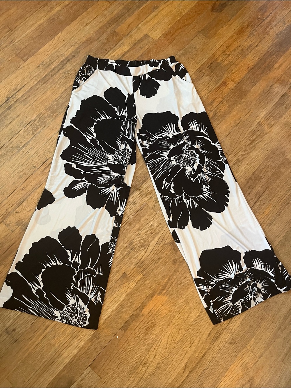 New York & Company Black and White Floral Wide-Leg Pants